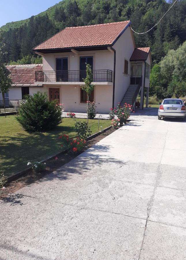 Apartman Damjanovic เซทินเจ ภายนอก รูปภาพ